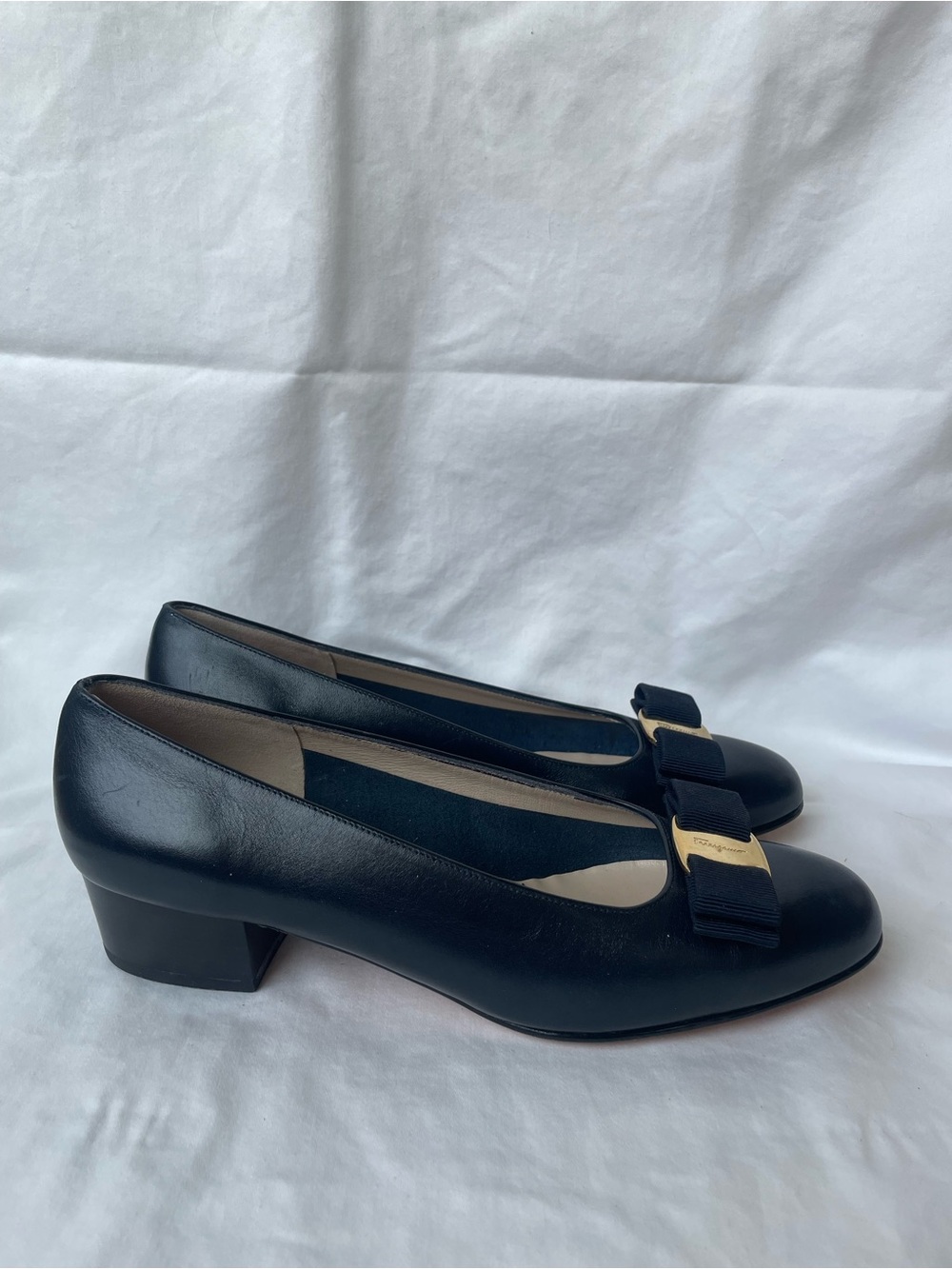 Authentic Vintage Salvatore Ferragamo Vara Bow Navy Calfskin Pumps (With Box)